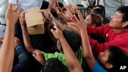 A person distributes food to hurricane victims under a bridge in San Pedro Sula, Honduras. (File)