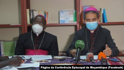 Bispos moçambicanos tristes com pessoas indefesas mortas, feridas
