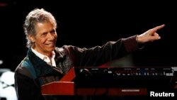 Chick Corea saat tampil di 62nd Grammy Awards di Los Angeles, California, 26 Januari 2020. (Foto: Reuters/Mario Anzuoni)