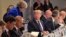 AQSh Prezidenti Donald Tramp (markazda) Bryusseldagi NATO sammitida