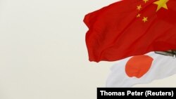 资料照：中国与日本旗帜