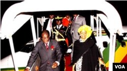 Umongameli Robert Mugabe lomkakhe Unkosikazi Grace Mugabe