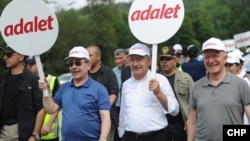 Serokê CHP'ê Kemal Kılıçdaroğlu li meşa bo edaletê 