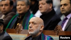 阿富汗总统卡尔扎伊参加在喀布尔举行的“支尔格大会”的最后一天会议。