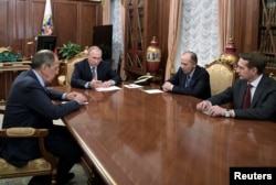 Russia's President Vladimir Putin, Foreign Minister Lavrov, Director of Russian Federal Security Service Alexander Bortnikov, and Director of Foreign Intelligence Service Sergei Naryshkin hold a meeting, Dec. 19, 2016. (Sputnik/Kremlin/Alexei Druzhinin via Reuters)