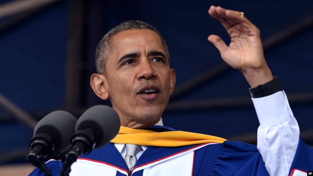 Presiden AS Barack Obama memberikan pidato acara kelulusan kepada angkatan 2016 Howard University di Washington (7/5). (AP/Susan Walsh)