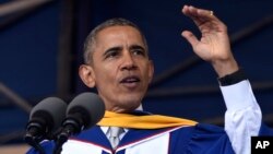 Presiden AS Barack Obama memberikan pidato acara kelulusan kepada angkatan 2016 Howard University di Washington (7/5). (AP/Susan Walsh)