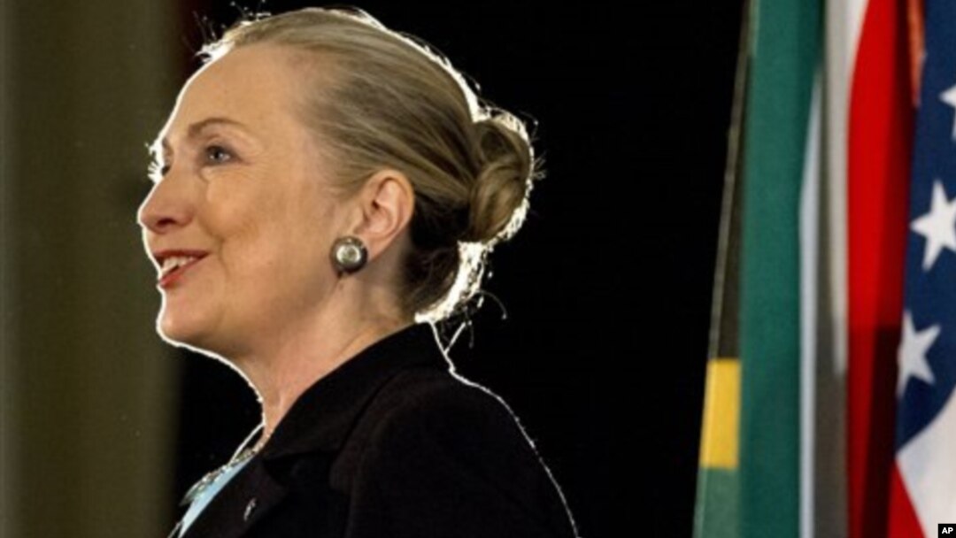 Menlu AS Hillary Clinton memberikan pidato di di Universitas Western Cape di kota Cape Town, Afrika Selatan (8/8). 