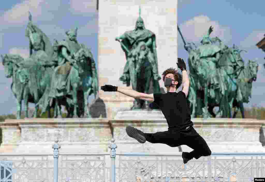 Hungarian ballet dancer Zsolt Kovacs performs a choreographic piece he has designed for the &#39;coronavirus melody&#39; in Budapest, Hungary, April 28, 2020.&nbsp;