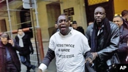 Members of the Senegalese community opposed to President Abdoulaye Wade protest in front of Senegal's Consulate in Paris, January 31, 2012.