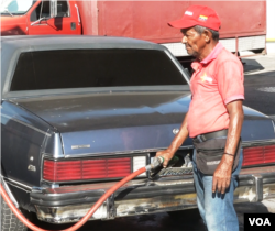 El gobierno en Zulia activó a mediados de diciembre un plan que limita el surtido de gasolina según el último dígito de la placa de los vehículos. Foto: Gustavo Ocando Alex.