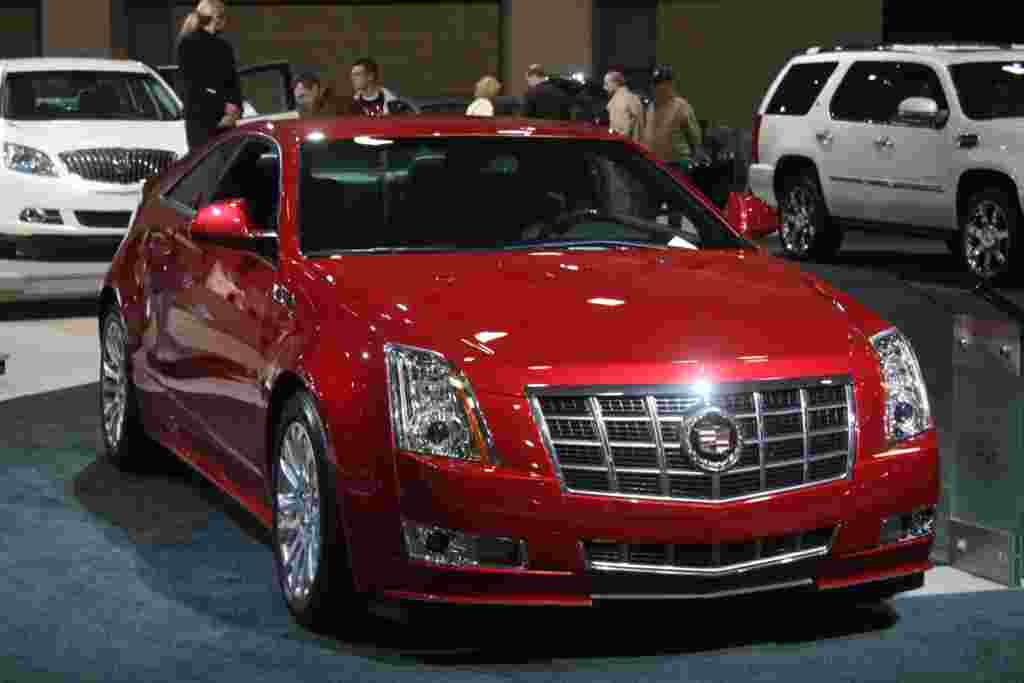 El lujo de los automóviles de alta gama en la Feria del Automóvil en Washington.