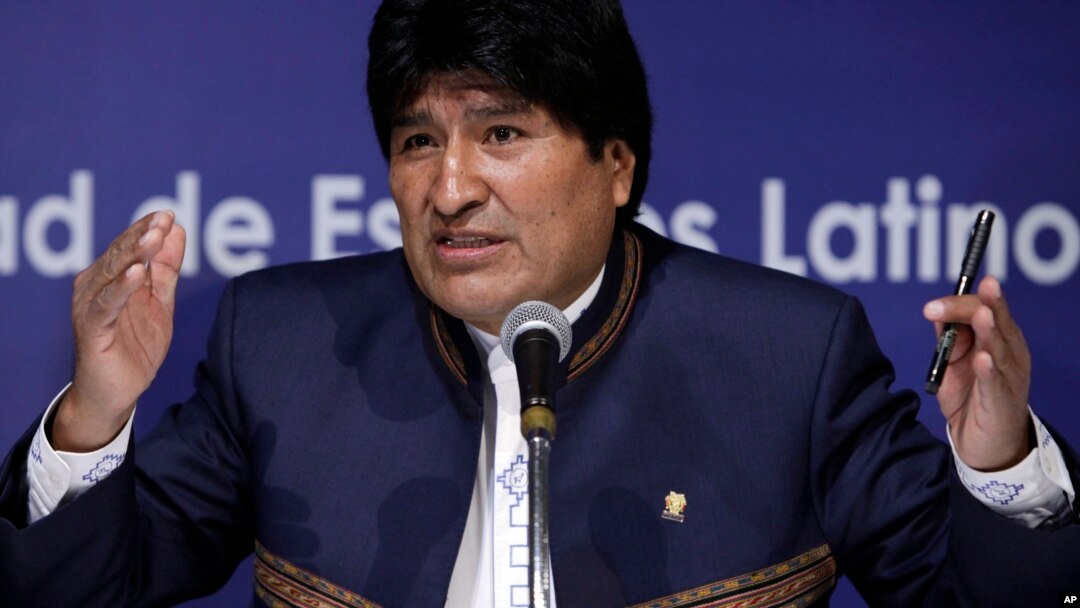 Evo Morales fue invitado a la ceremonia de investidura presidencial de Michelle Bachelet en Chile, pero asegura que tiene que evaluar su asistencia.