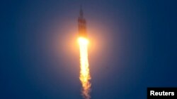 La fusée Delta IV Heavy décolle avec le vaisseau spatial Orion de la station de Cap Canaveral Air Force à Cap Canaveral, en Floride, le 5 décembre 2014.