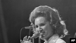 FILE - Country music star Jan Howard performs during the Grand Ole Opry's last show at Ryman Auditorium in Nashville, Tenn, March 18, 1974.