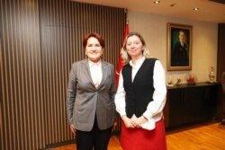 VOA Türkçe Ankara muhabiri Yıldız Yazıcıoğlu, Meral Akşener ile birlikte