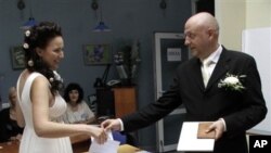 ການລົງປະຊາມະຕິທີ່ລັດເວຍ.
ວັນທີ 24 ກໍລະກົດ 2011