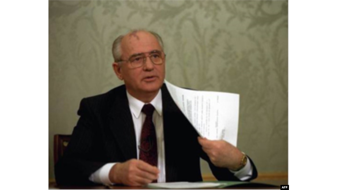 1991-yilning dekabrida Mixail Gorbachyov yadroviy arsenal ustidan nazoratni Rossiya prezidenti Boris Yeltsinga topshirish to'g'risida qaror imzoladi