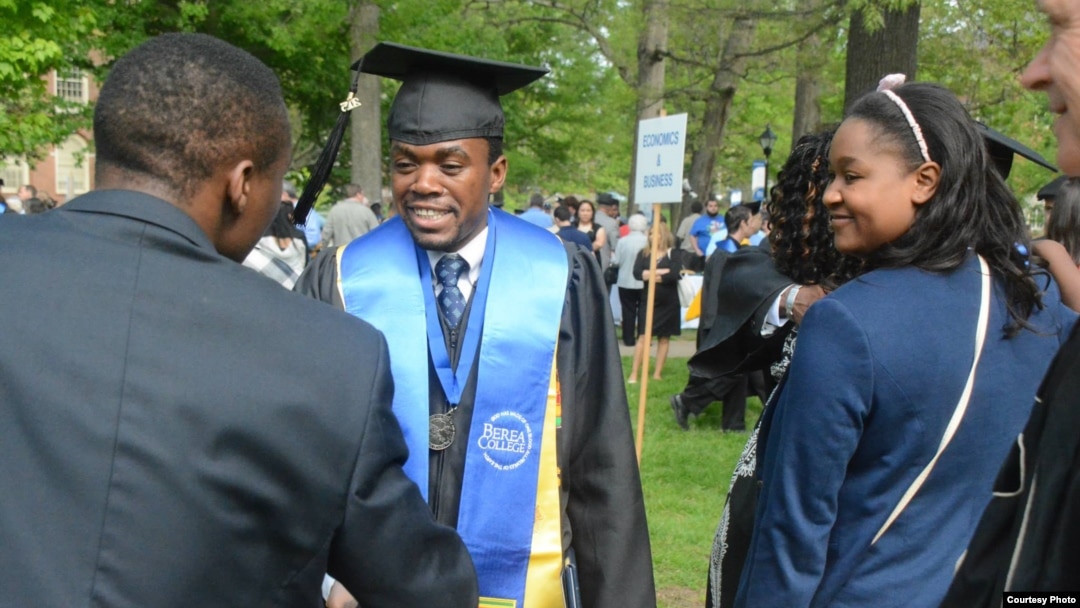 Hatinawedu Mupiwa with friends and relatives soon after graduating at Berea College, USA.