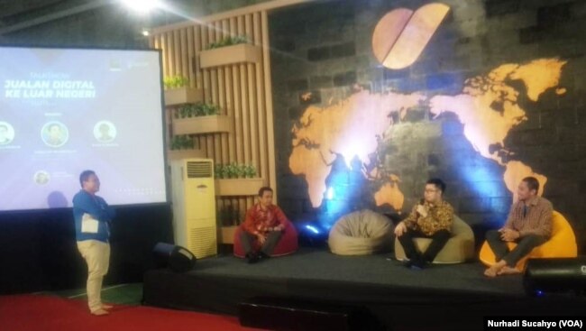 Diskusi Jualan Digital ke Luar Negeri di Yogyakarta, Kamis (16/5) petang (foto: VOA/Nurhadi Sucahyo)
