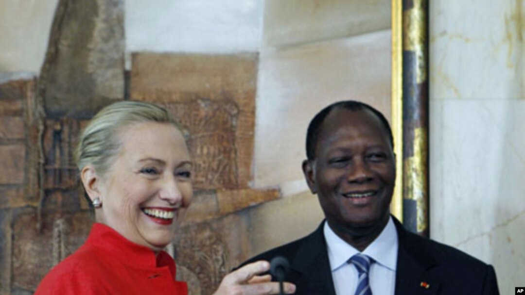 U.S. Secretary of State Hillary Clinton and Ivory Coast President Alassane Dramane Ouattara hold a joint news conference at the Presidency in Abidjan, Ivory Coast, January 17, 2012.