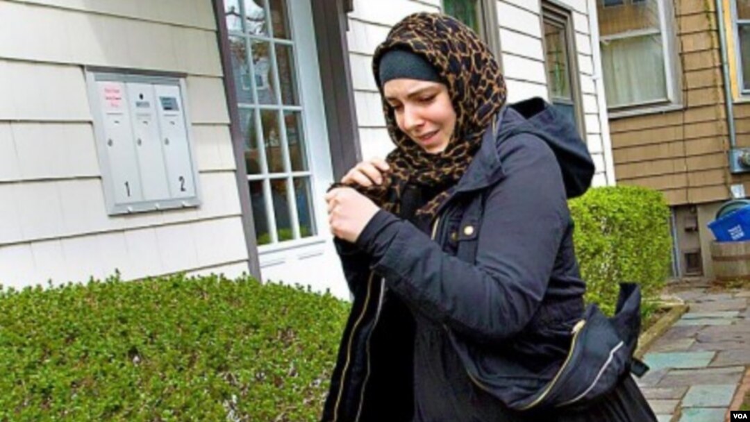 Katherine Russel, istri dari Tamerlan Tsarnaev. Informasi yang mengatakan bom dibuat di apartemen Tamerlan menimbulkan pertanyaan sejauh mana ia tahu tentang serangan Boston. 