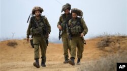 Израильские солдаты патрулируют границу с полосой Газа. 11 ноября 2012 г.