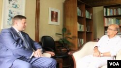 Ian Steff with Energy Adviser Tawfiq-e-Elahi Chowdhury 