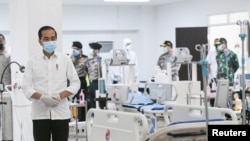 Indonesia's President Joko Widodo takes a look at the emergency hospital handling of COVID-19 in Kemayoran Athletes Village, to prevent the spread of coronavirus disease (COVID-19) in Jakarta, Indonesia March 23, 2020 in this photo taken by Antara…