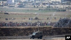 지난 17일 가자지구에서 시위 중인 팔레스타인인들.