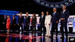 지난달 31일 미국 디트로이트에서 미국 민주당 예비 대선 후보들의 토론회가 열렸다.