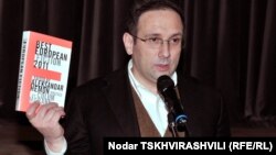 ნიკა რურუა წიგნის პრეზენტაციაზე, 2010 წლის 16 დეკემბერი. 