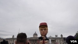 Protesters gather in London in front of an effigy of US President Donald Trump. (J. Dettmer for VOA)