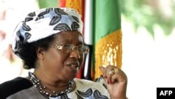 Malawi's new President Joyce Banda gives a press conference in Lilongwe, April 10, 2012.