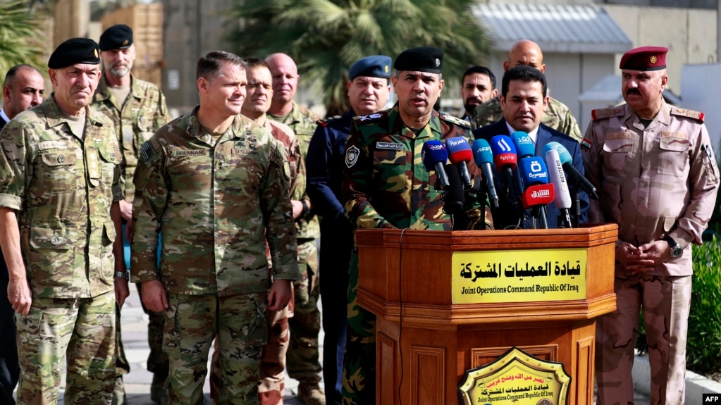 Mayor Jenderal Saad Maan, kepala Bagian Media dan Keamanan Irak, dalam konferensi pers seusai pertemuan dengan para komandan pasukan koalisi di Pusat Operasi Gabungan di "Zona Hijau" ibu kota Baghdad, 9 Desember 2021.