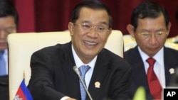 Cambodian Prime Minister Hun Sen spoke to the lower house of parliament in a nationally televised speech, file photo. 