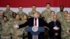 Predsednik Tramp obraća se američkim vojnicima u Bagramu. 