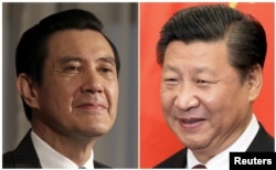 ປະທານາທິບໍດີ ໃຕຫວັນ ທ່ານ Ma Ying-jeou (ຊ້າຍ) ແລະປະທານປະເທດ ຈີນ ທ່ານ Xi Jinping (ຂວາ)