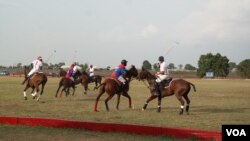 In polo, riders move at speeds of up to 65 kilometers per hour. (C. Nwankwo/VOA)