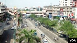 Suasana di sekitar pusat pertokoan di Mangga Dua, Jakarta (Foto: dok). Banyak pihak optimis perekonomian Indonesia akan tumbuh 6,8 persen melampaui target 6,5 persen di tahun 2013. 