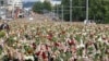 15万挪威民众集会悼念袭击案受害者