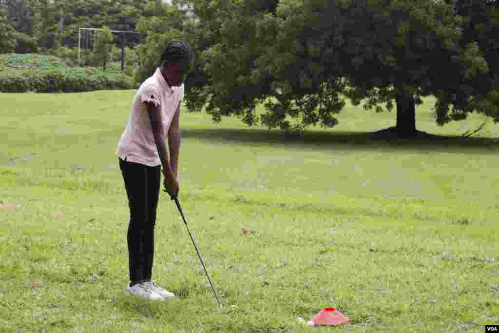 9-year-old Nicole Agubalu is one of Uloma Mbuko’s golf students. (Chika Oduah for VOA)