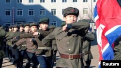 지난해 3월 북한에서 청년 백수십만 명이 군입대를 위해 자원했다고, 북한 관영 '조선중앙통신'이 보도했다. (자료사진)