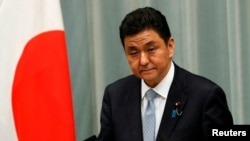 日本防卫大臣岸信夫于 2020 年 9 月 16 日在日本东京出席新闻发布会。