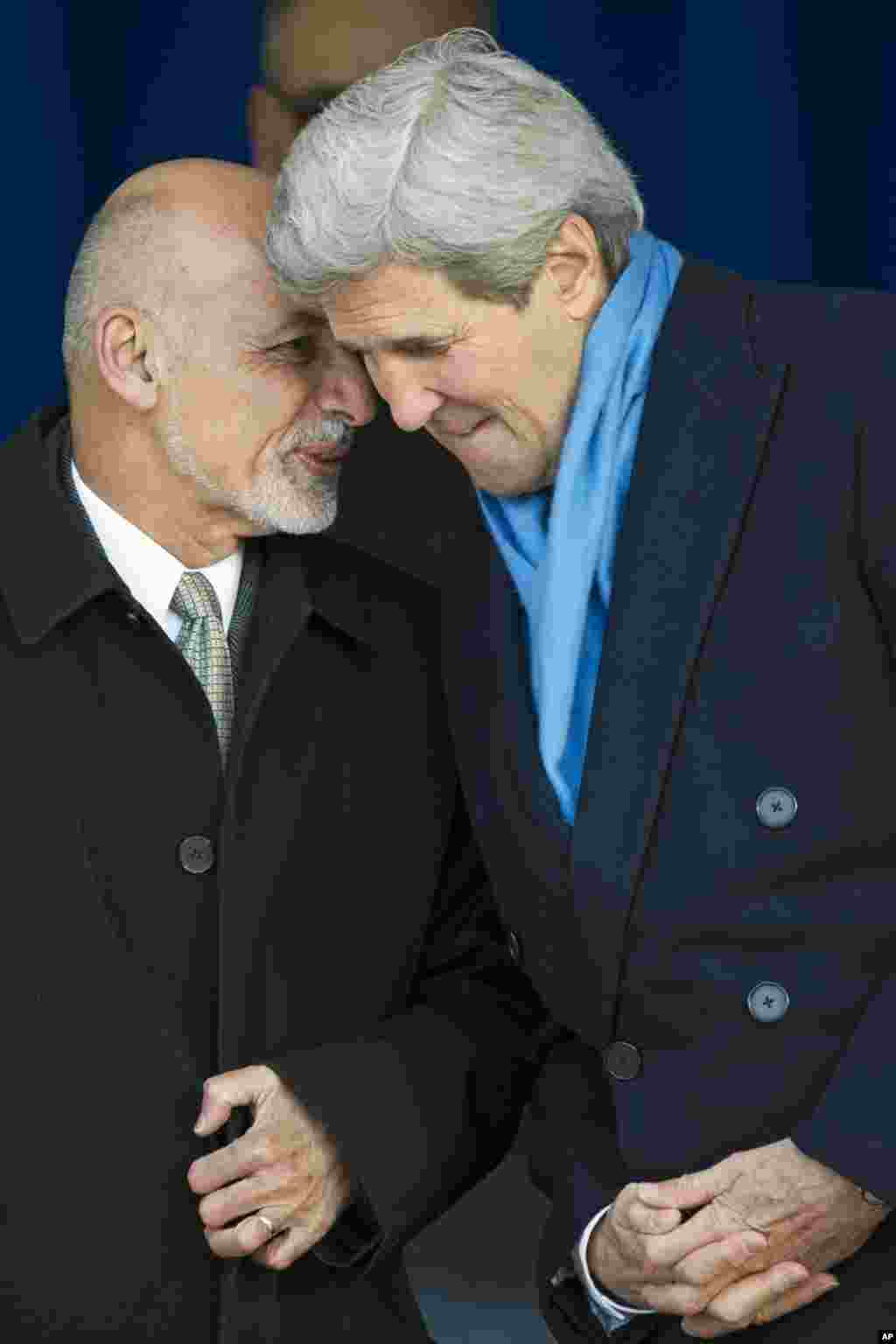 Afghan President Ashraf Ghani speaks with Secretary of State John Kerry at the Pentagon, March 23, 2015.