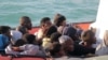 Tàu chở 700 di dân bị lật ngoài khơi Libya 