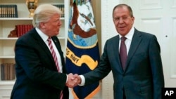 U.S. President Donald Trump shakes hands with Russian Foreign Minister Sergey Lavrov in the White House in Washington, May 10, 2017. (Russian Foreign Ministry photo via AP) 