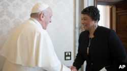 Bernice King, derecha, sostuvo una audiencia privada con el papa Francisco en el Vaticano.