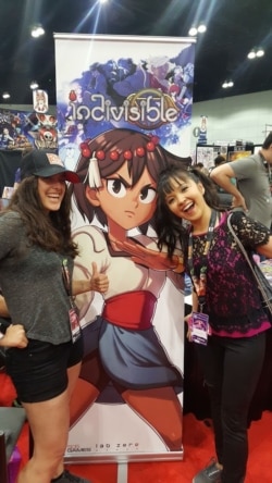 Tania Gunadi (kanan) saat tengah mempromosikan video game, "Indivisible" yang ikut ia suarakan (dok: Tania Gunadi)