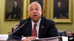 El secretario de Seguridad Nacional, Jeh Johnson, hizo el anuncio e instó a reinscribirse al programa cuanto antes. Johnson apoya una reforma migratoria integral y programas como DACA y DAPA. 